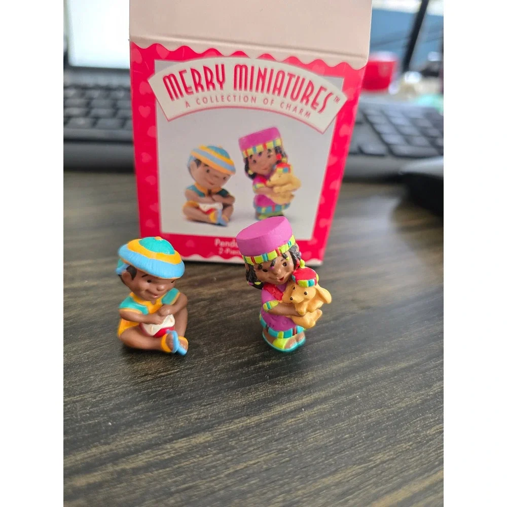 Hallmark Merry Miniatures Penda Kids Tamika Jahann Figurine Set‎ Cathy Johnson